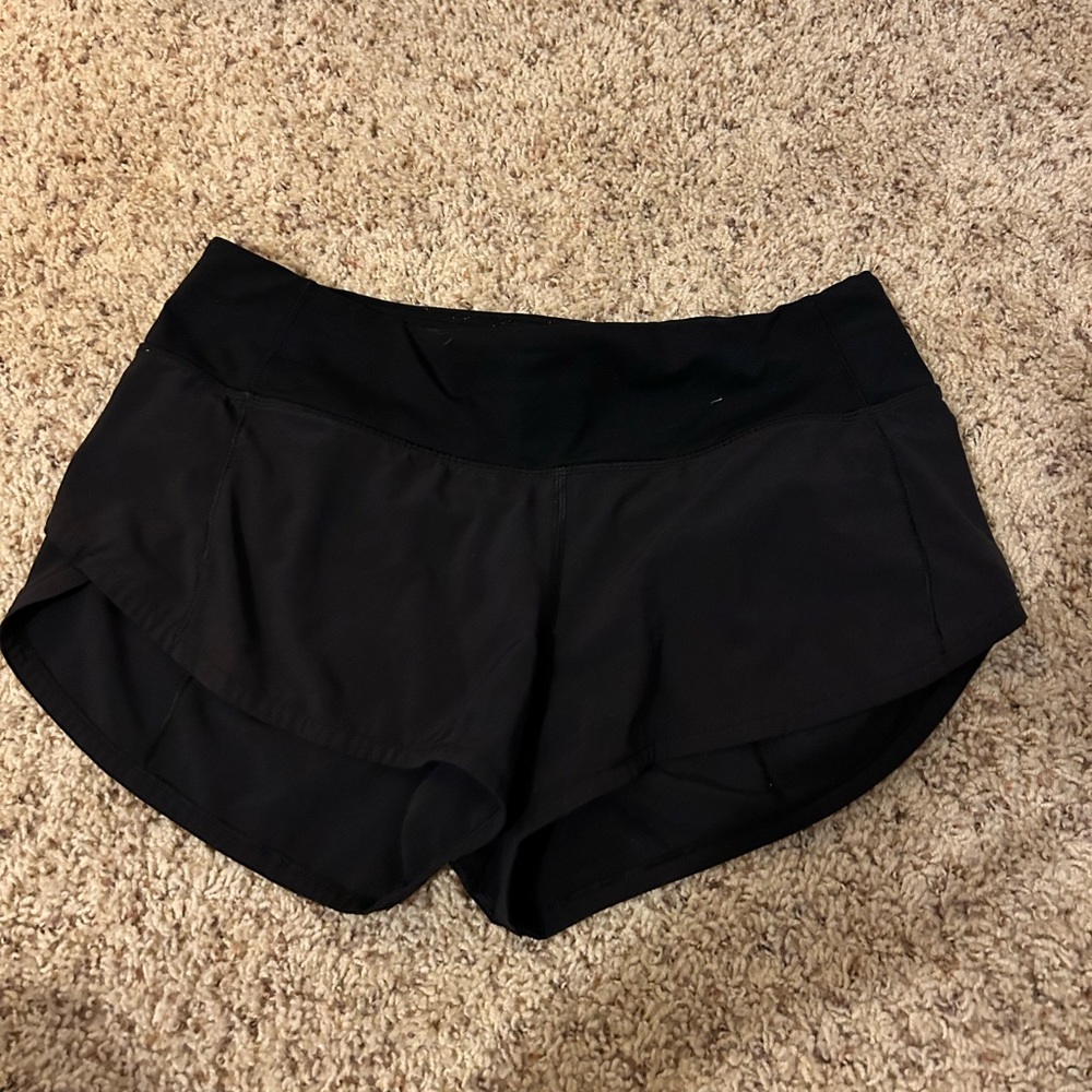 black lululemon shorts